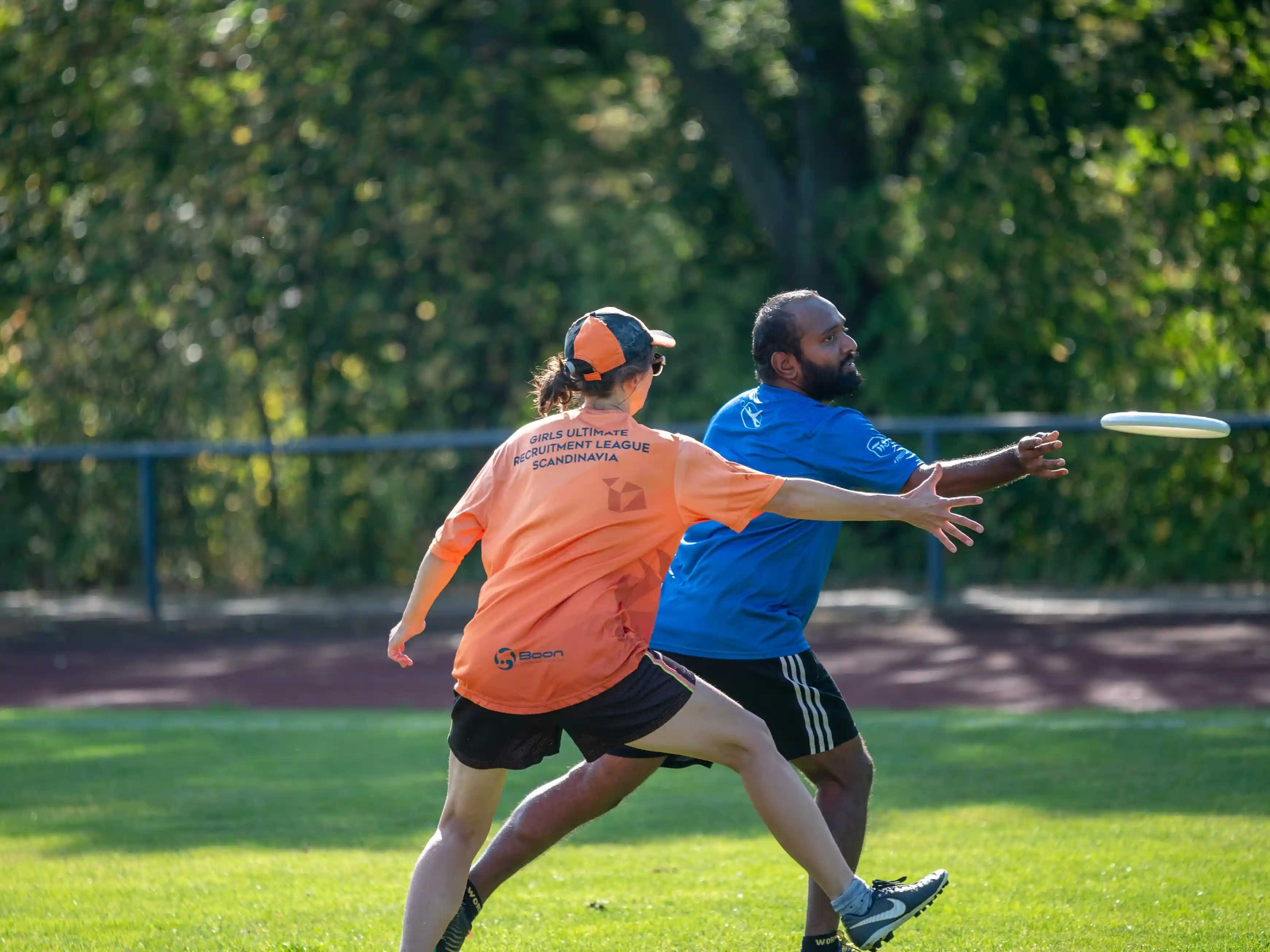 Throwing the disc with a marker